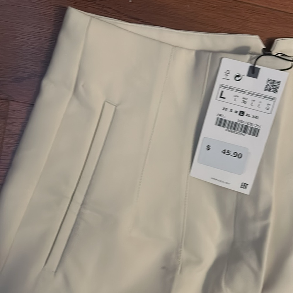 Elegant Cream Women's Pants - Picture 3 of 10
